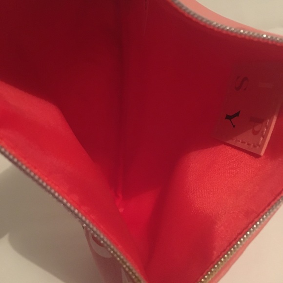 Ipsy June 2021 Glam Bag make-up zipper bag - Picture 3 of 6